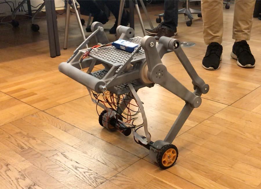 Ascento ロボットの最初の試作品